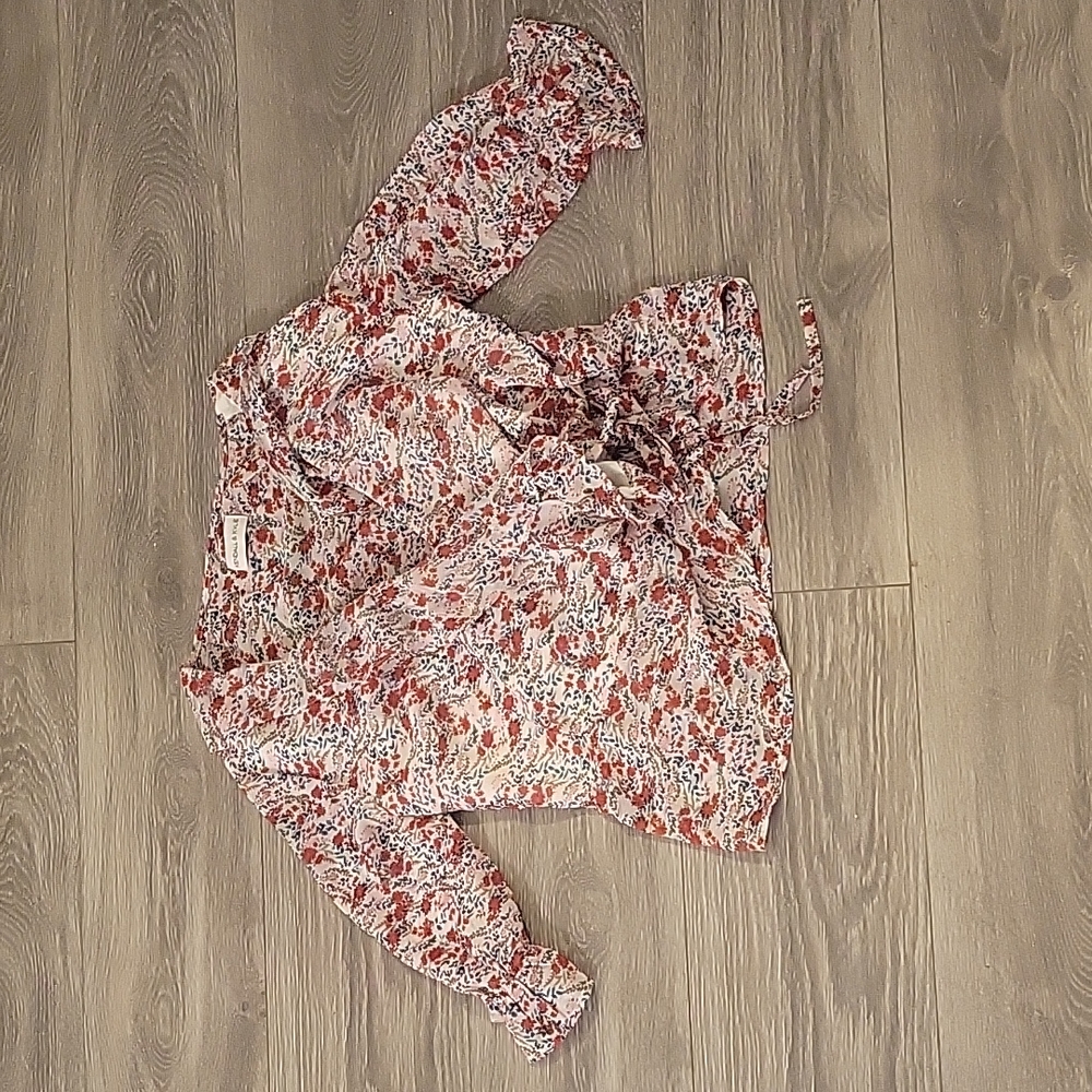 KENDALL & KYLIE floral wrap around blouse Size 12